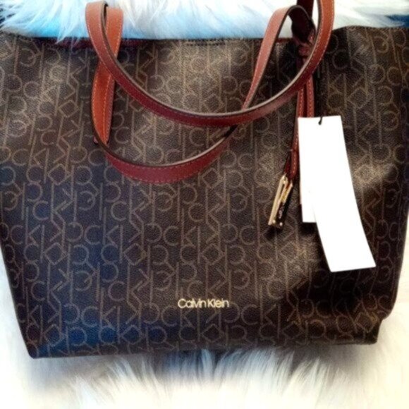 Calvin Klein Monogram Reversible Brown Tote Bag & Zip Pouch Set 18" x 11.5" x 5" - Picture 3 of 17
